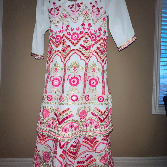 Palazzo Suit - Picture 7 of 7